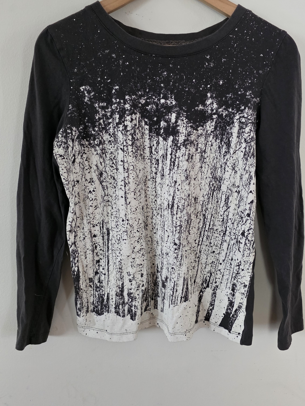 Sahalie Saturday Market Tee Forest Grey and Cream Long Sleeve Graphic Tee